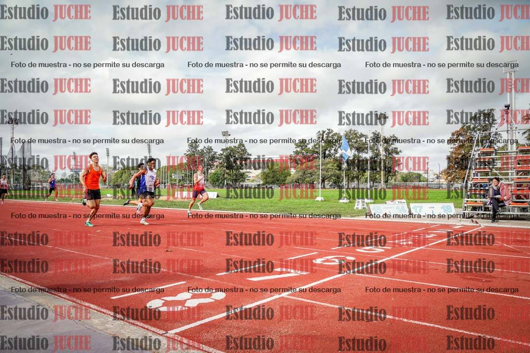 Fotos de los 400 m llanos de varones