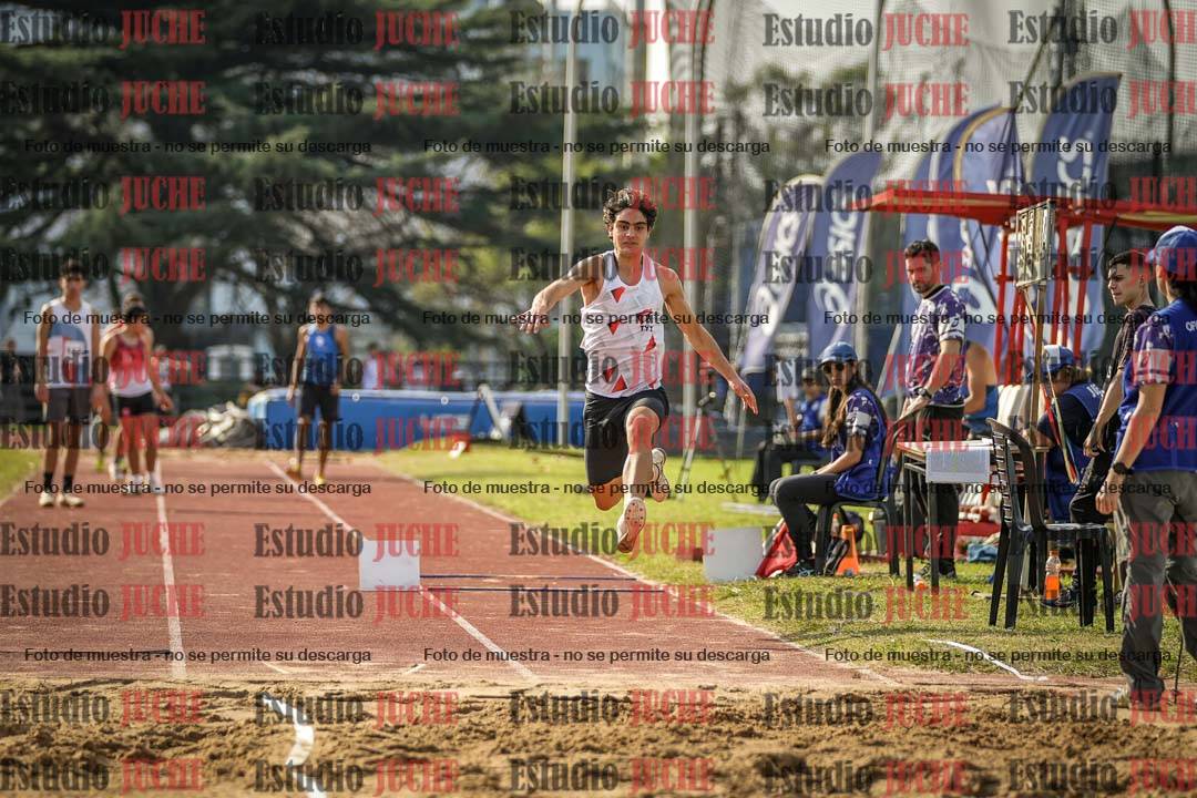 Fotos del salto en largo de varones