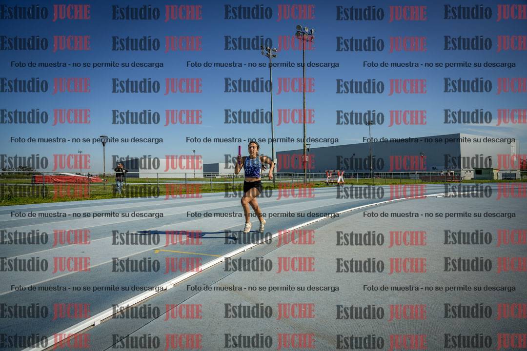 Fotos de las postas 8x300 m mixtas