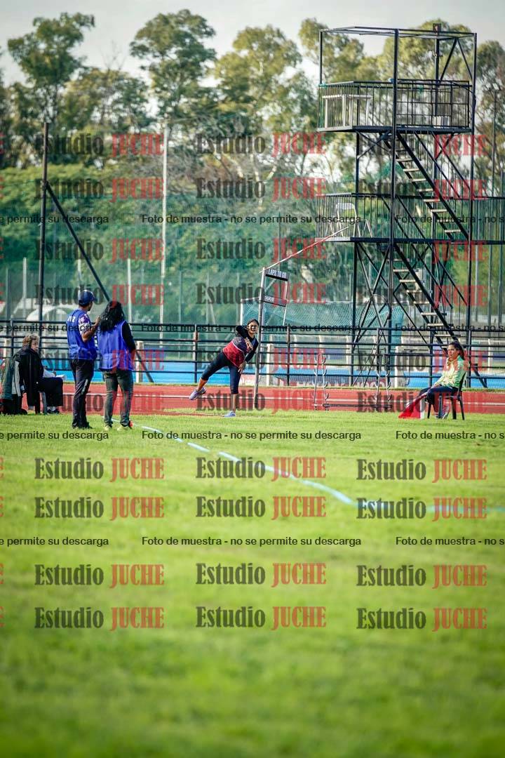 Fotos del lanzamiento de jabalina de mujeres y varones - U14