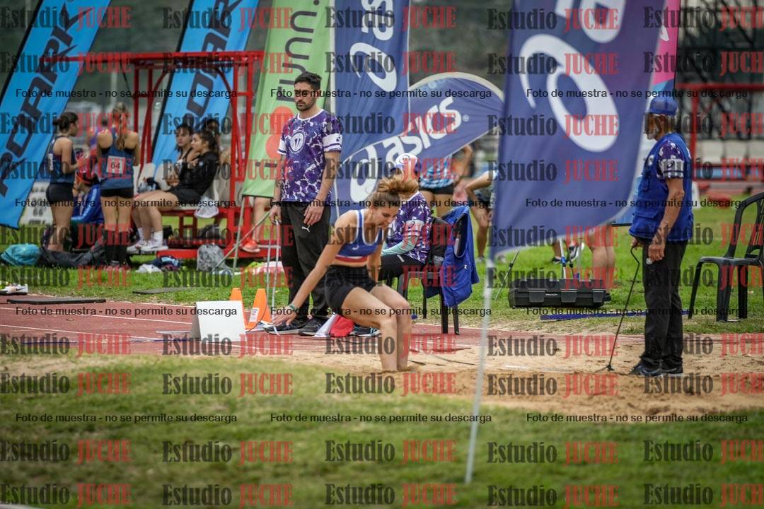 Fotos del salto en largo de mujeres