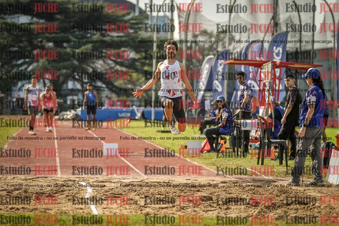Fotos del salto en largo de varones