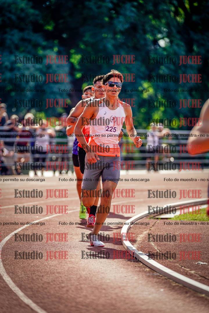 Fotos de los 800 m llanos de varones