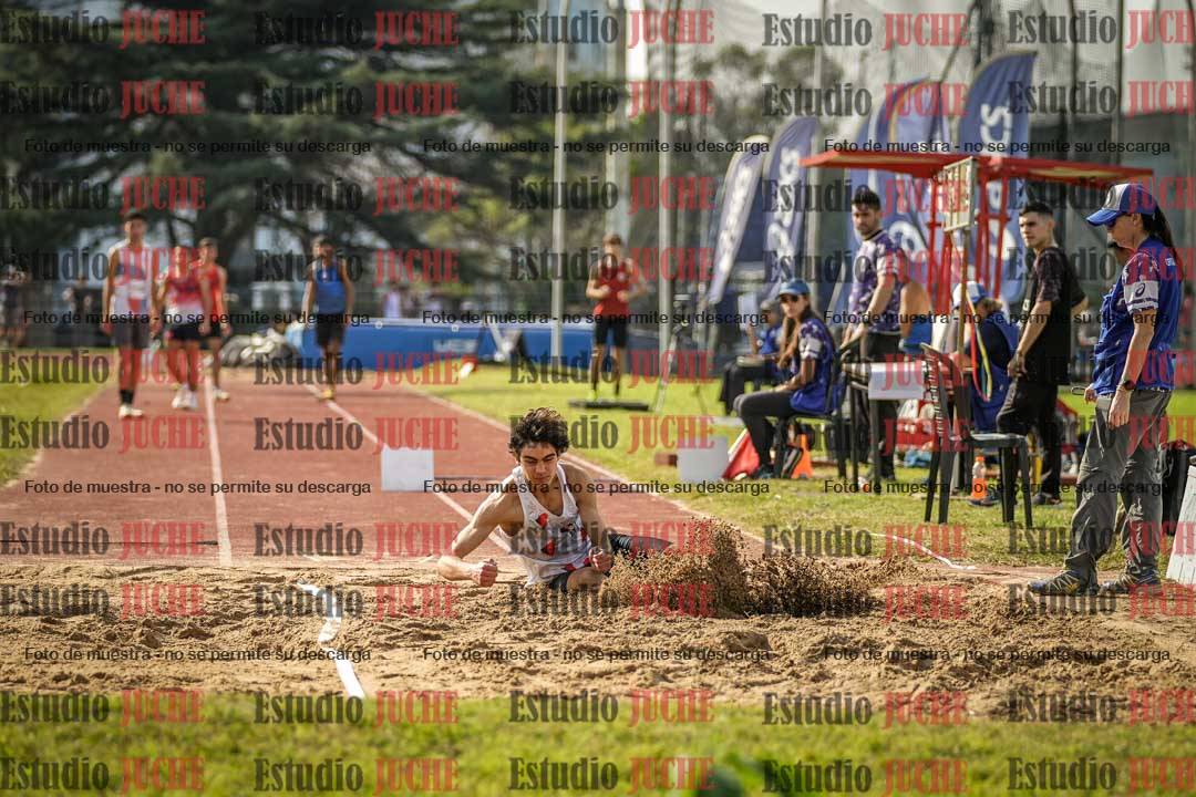 Fotos del salto en largo de varones