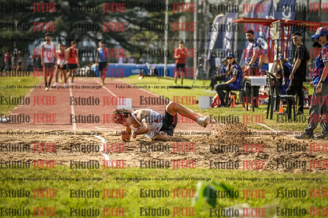 Fotos del salto en largo de varones