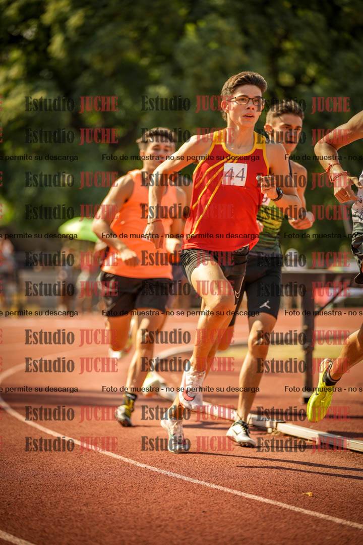 Fotos de los 800 m llanos de varones