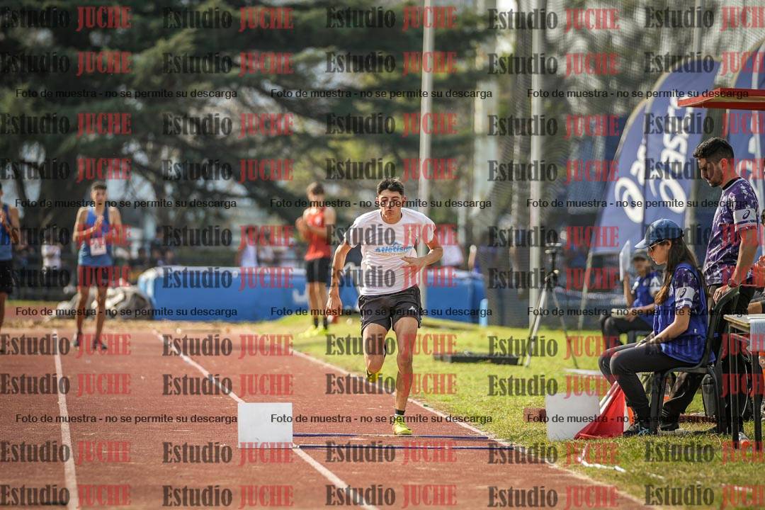 Fotos del salto en largo de varones