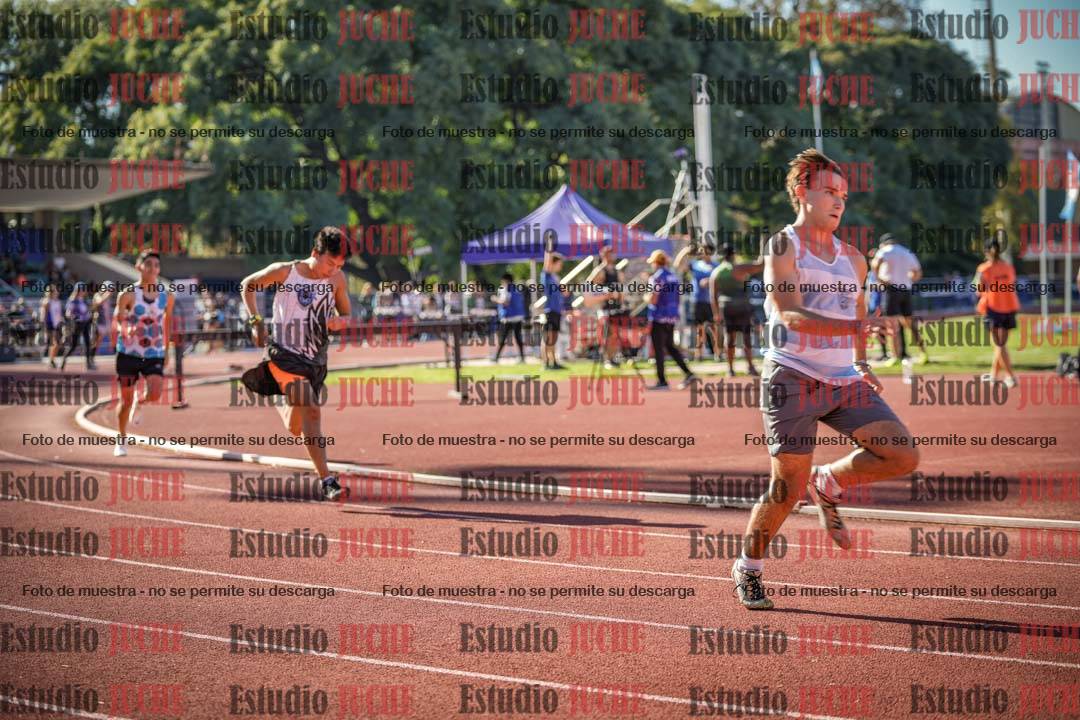 Fotos de los 400 m llanos de varones