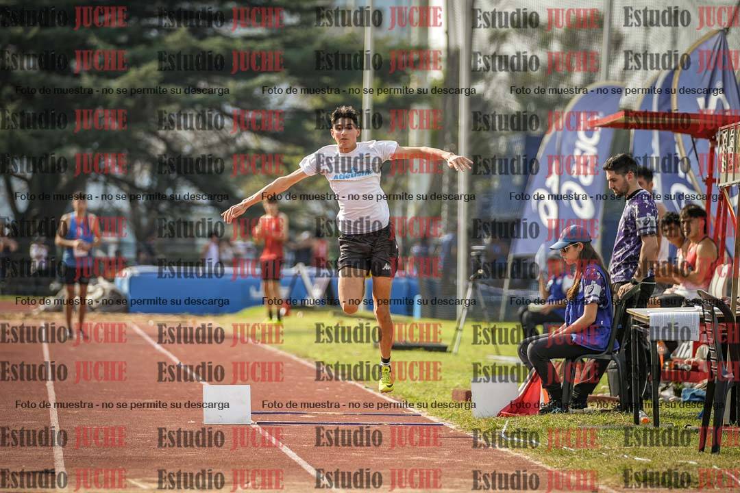 Fotos del salto en largo de varones