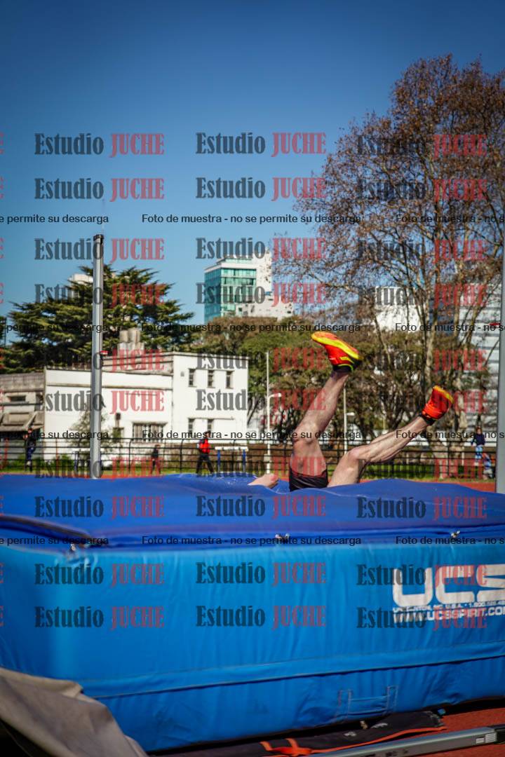 Fotos del salto en alto - todos los grupos