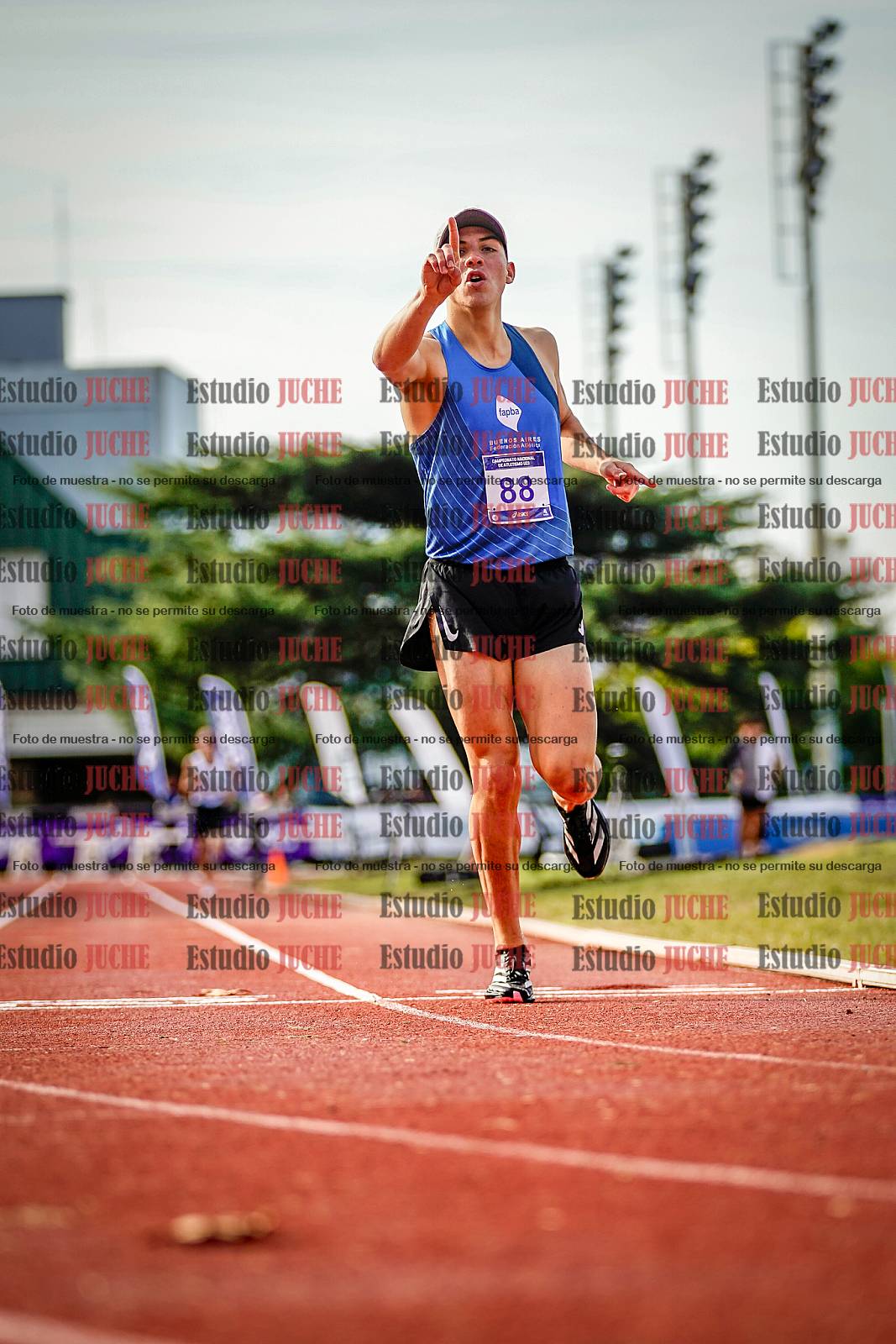 Fotos de los 3000 m con obstáculos de varones