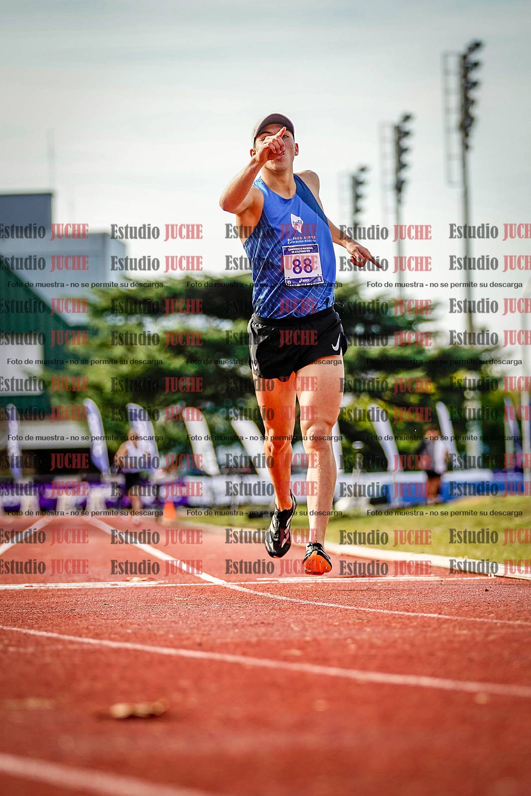 Fotos de los 3000 m con obstáculos de varones