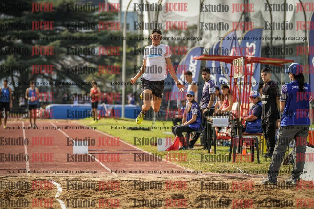 Fotos del salto en largo de varones