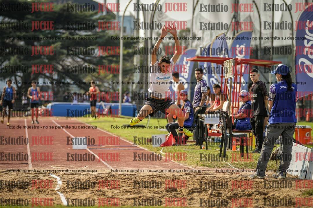 Fotos del salto en largo de varones