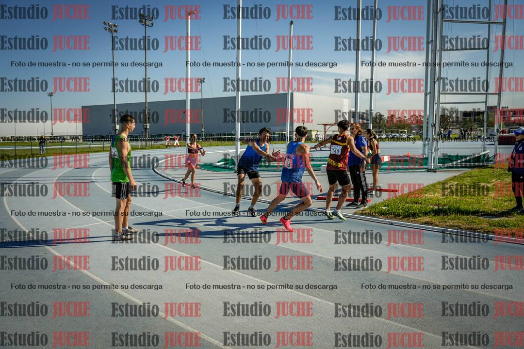Fotos de las postas 8x300 m mixtas