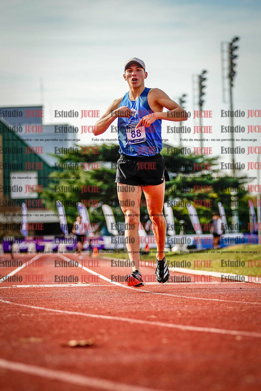 Fotos de los 3000 m con obstáculos de varones