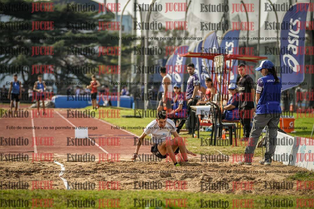 Fotos del salto en largo de varones
