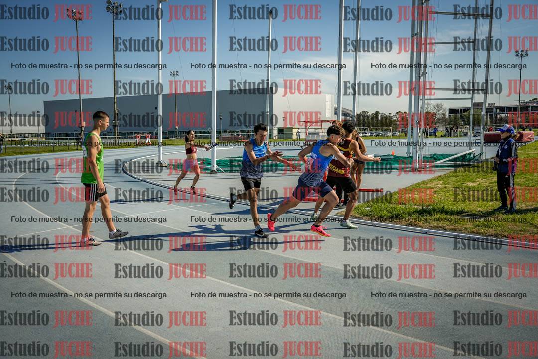 Fotos de las postas 8x300 m mixtas