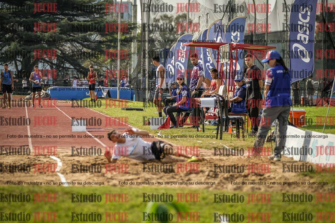 Fotos del salto en largo de varones