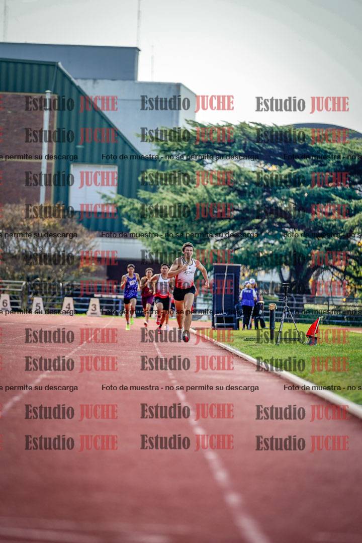 Fotos de los 800 m llanos de varones