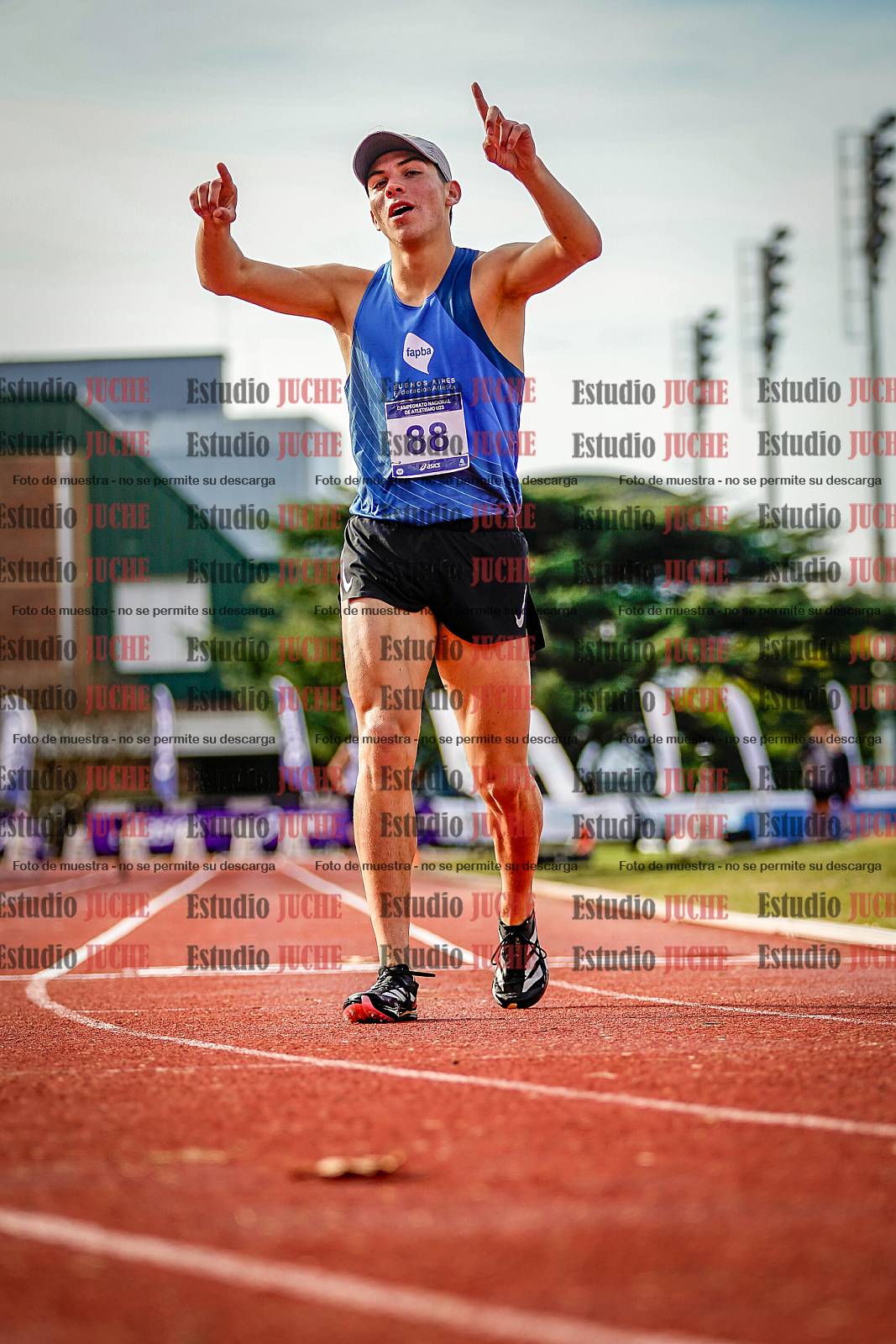 Fotos de los 3000 m con obstáculos de varones