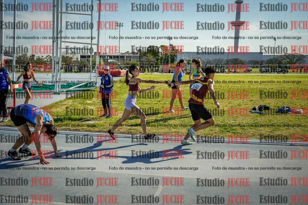 Fotos de las postas 8x300 m mixtas