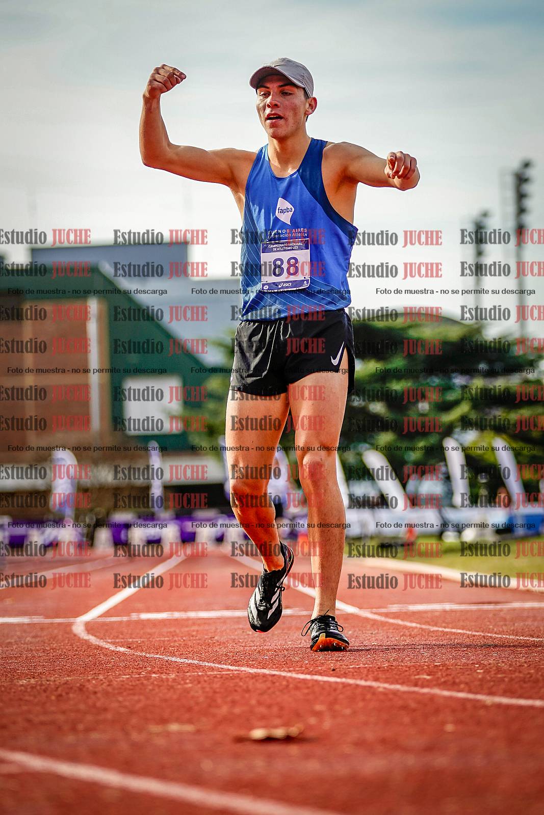 Fotos de los 3000 m con obstáculos de varones