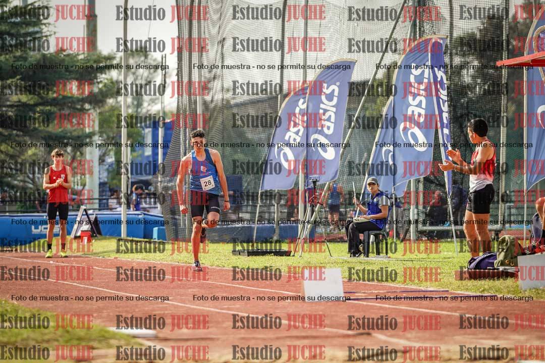 Fotos del salto en largo de varones