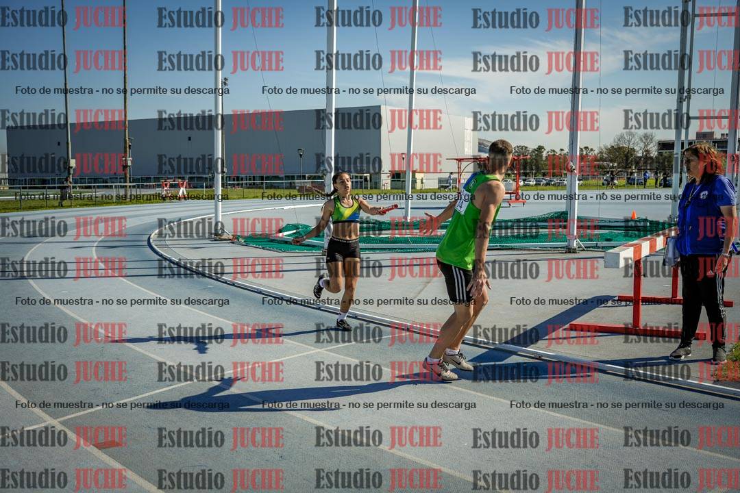 Fotos de las postas 8x300 m mixtas