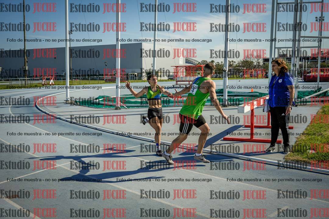 Fotos de las postas 8x300 m mixtas
