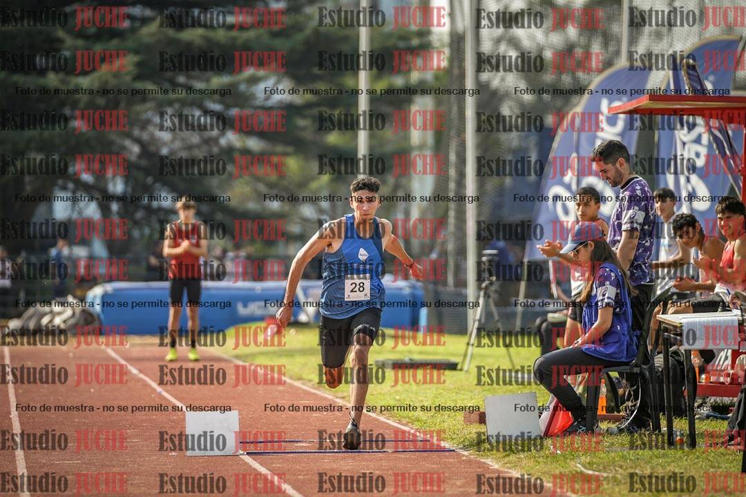 Fotos del salto en largo de varones