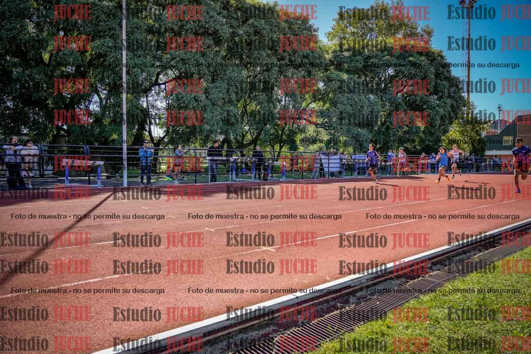 Fotos de los 80 m de varones