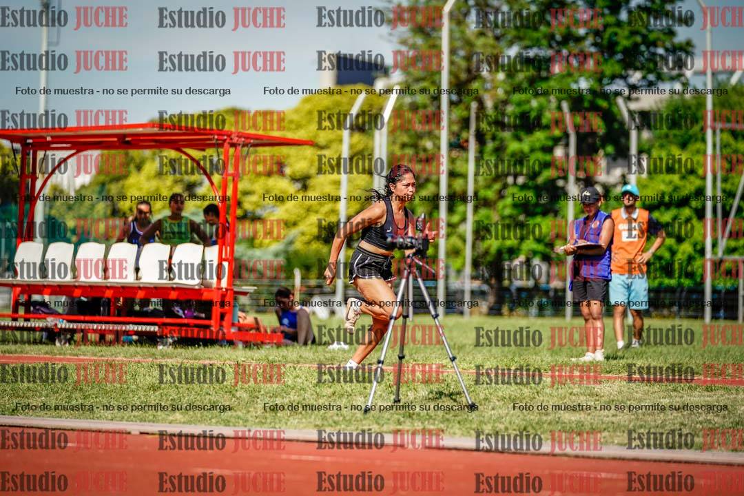Fotos del salto en largo de mujeres