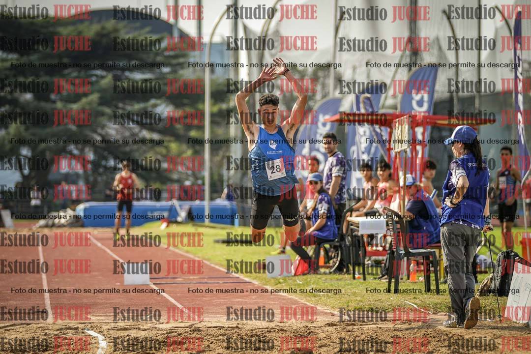 Fotos del salto en largo de varones