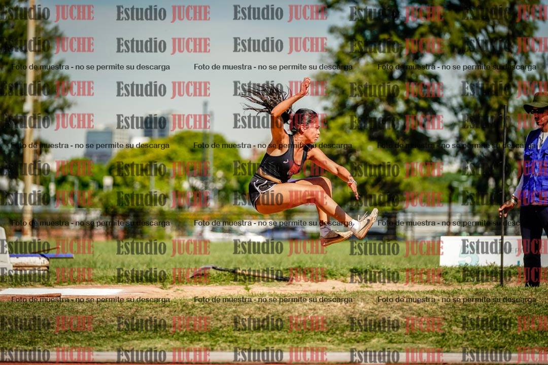 Fotos del salto en largo de mujeres