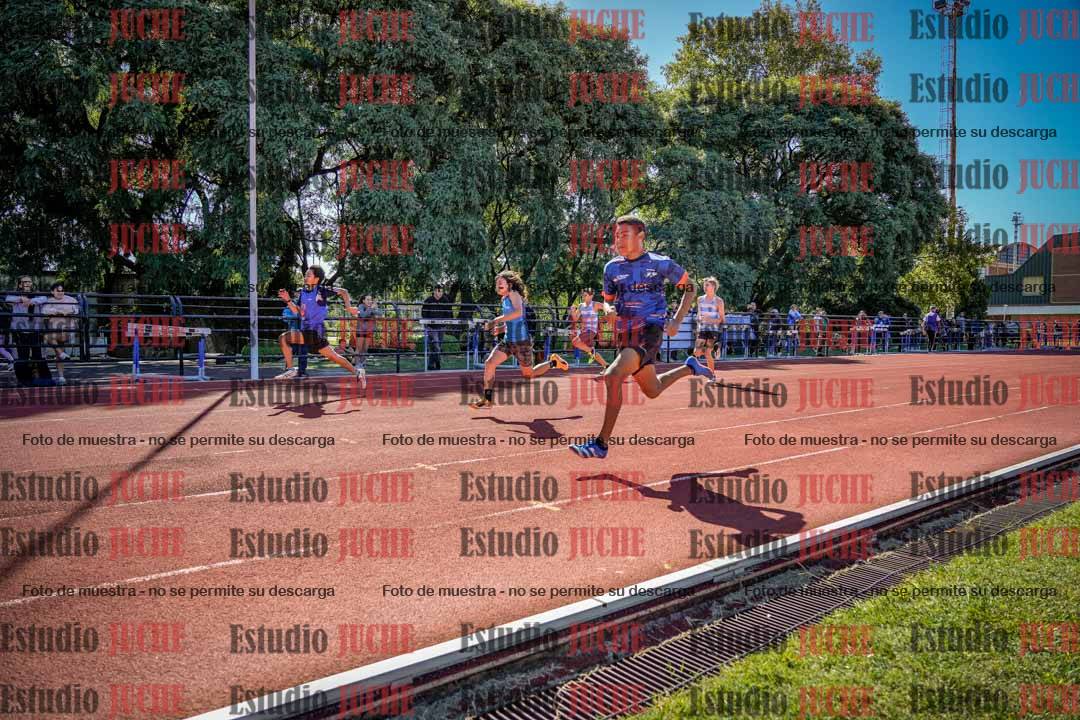 Fotos de los 80 m de varones