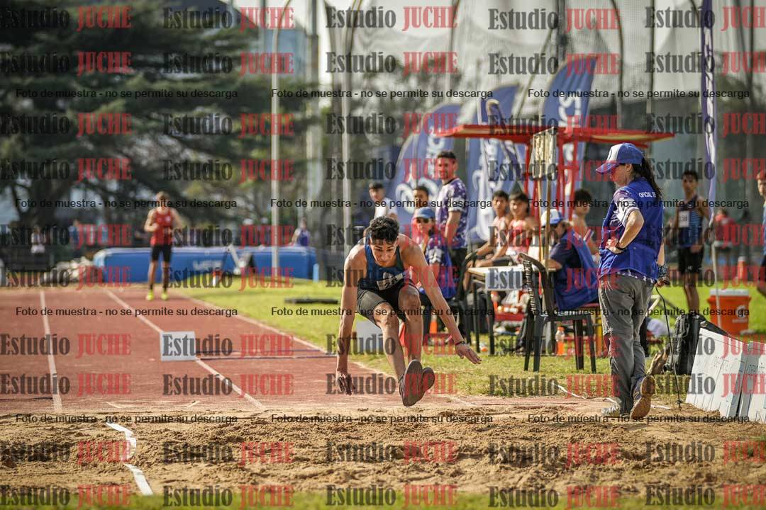 Fotos del salto en largo de varones