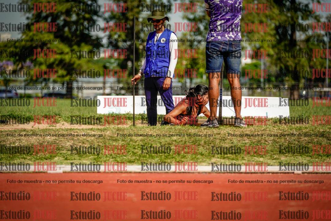 Fotos del salto en largo de mujeres