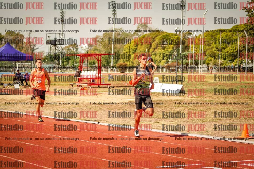 Fotos de los 800 m llanos de varones