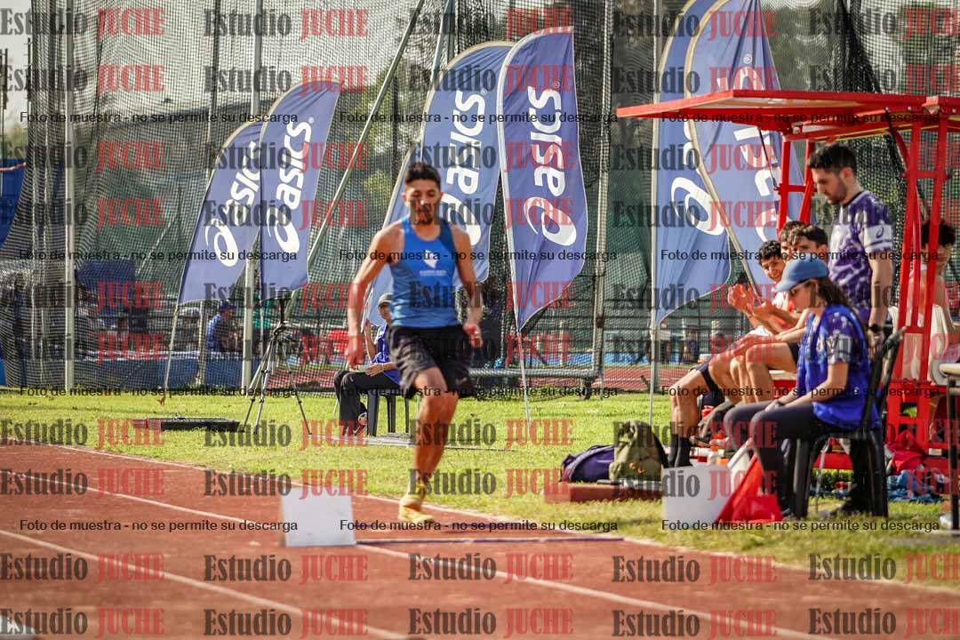 Fotos del salto en largo de varones