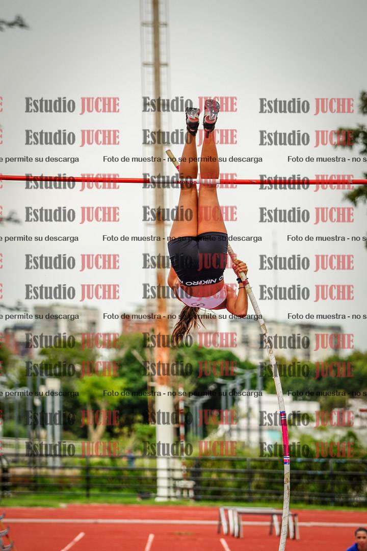 Fotos del salto con garrocha de mujeres y varones