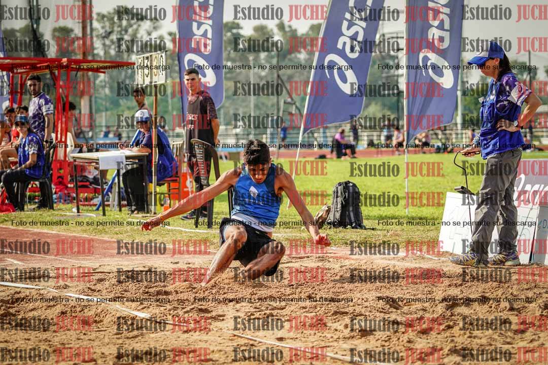Fotos del salto en largo de varones