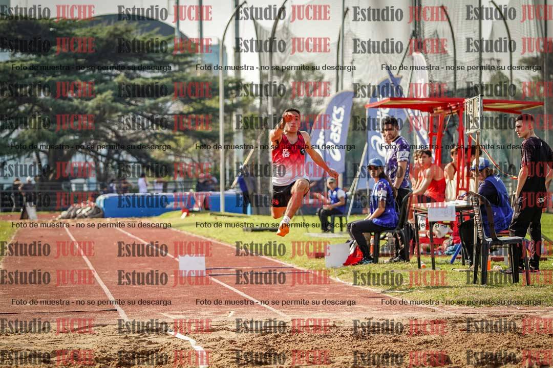 Fotos del salto en largo de varones