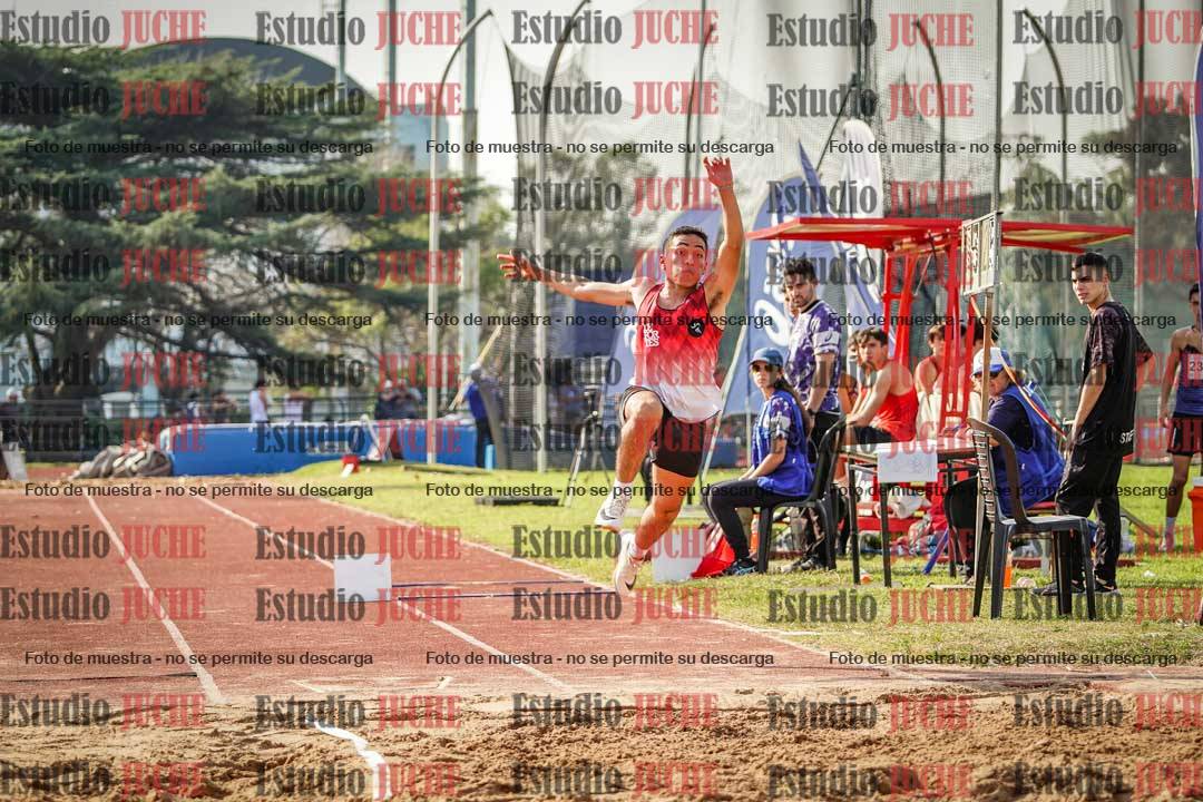 Fotos del salto en largo de varones