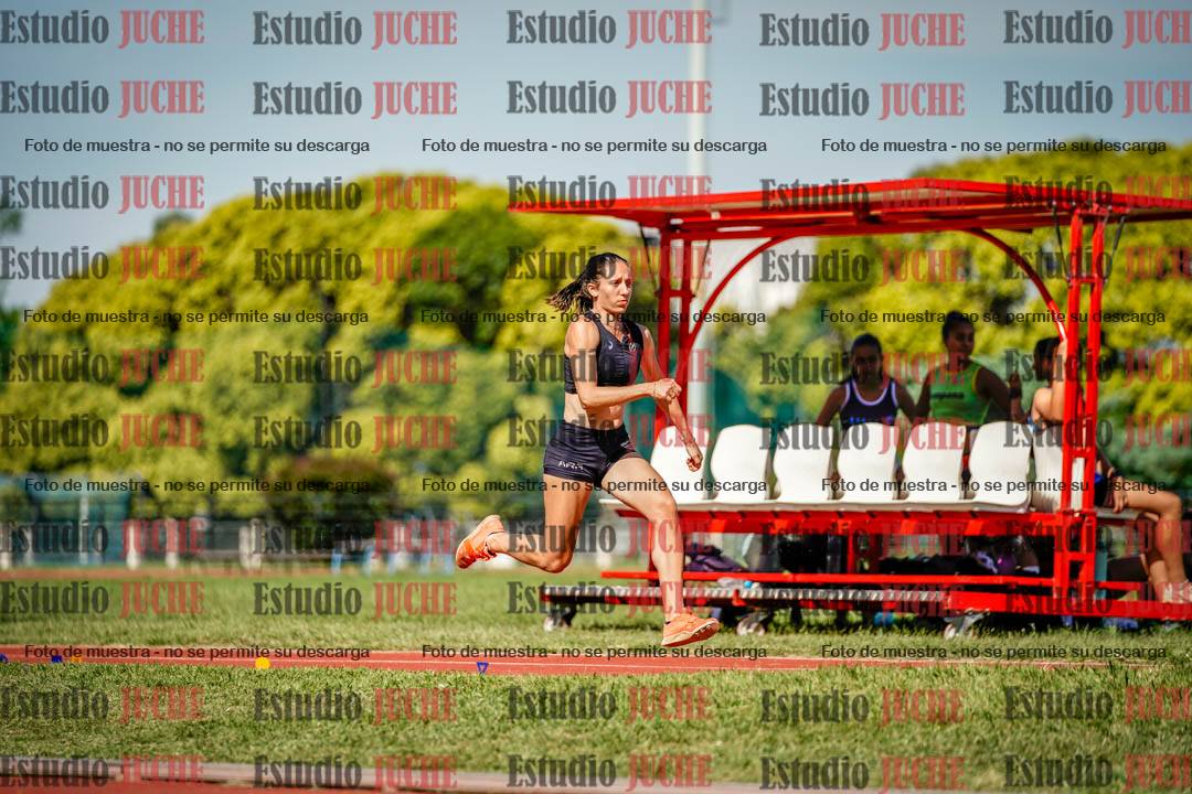 Fotos del salto en largo de mujeres