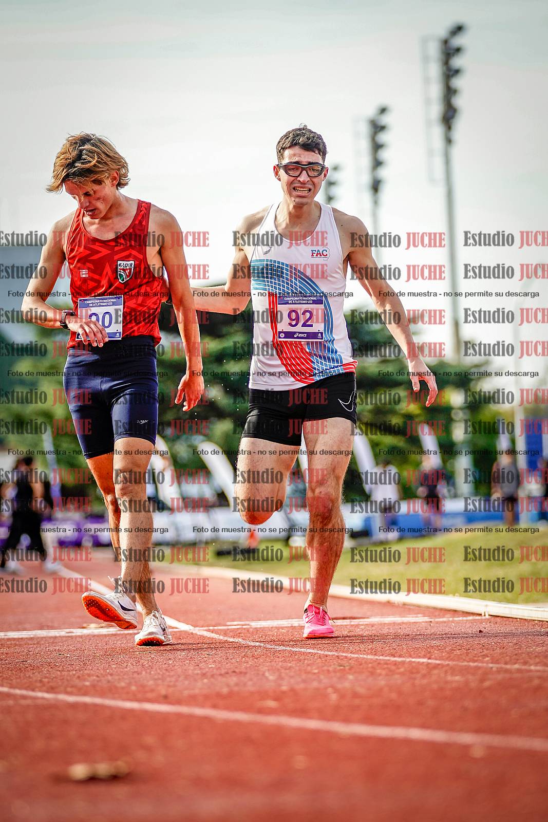 Fotos de los 3000 m con obstáculos de varones