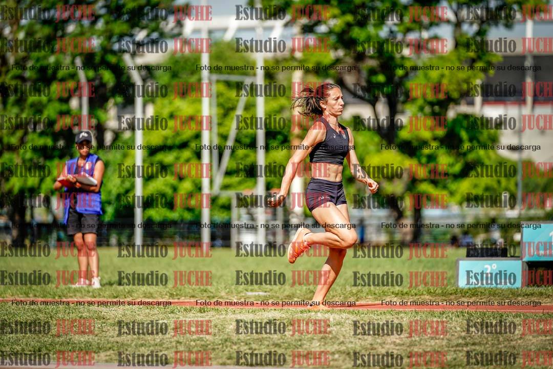 Fotos del salto en largo de mujeres