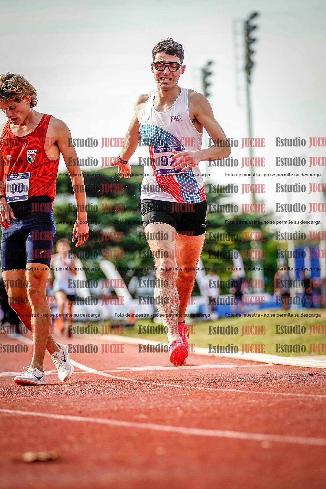 Fotos de los 3000 m con obstáculos de varones