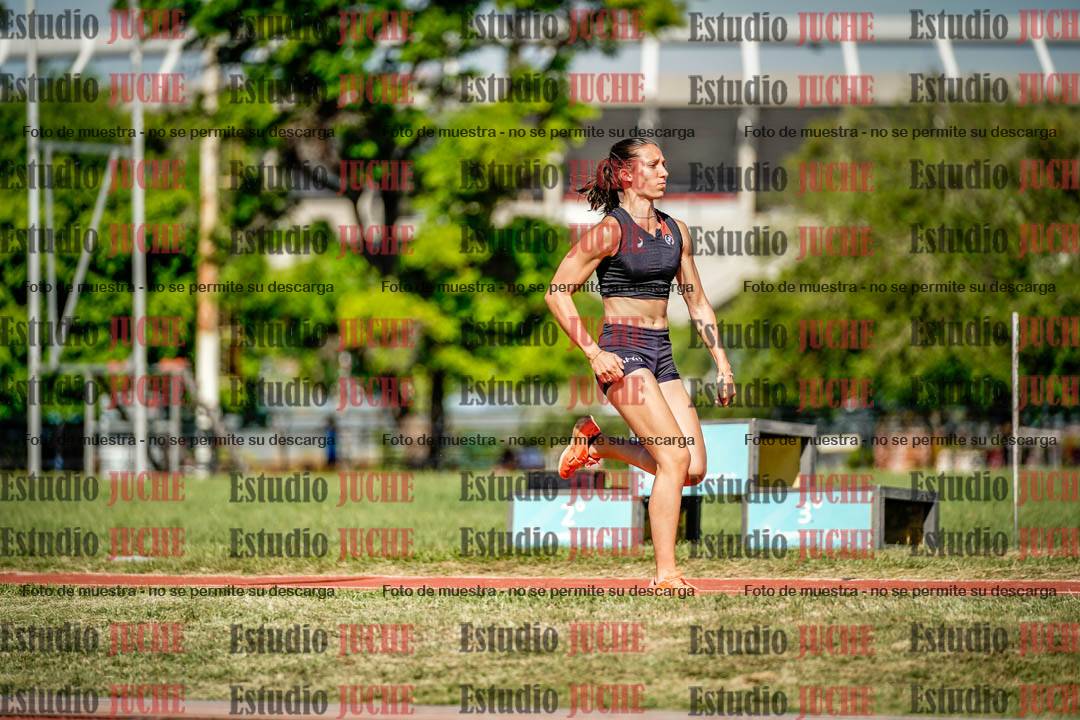 Fotos del salto en largo de mujeres