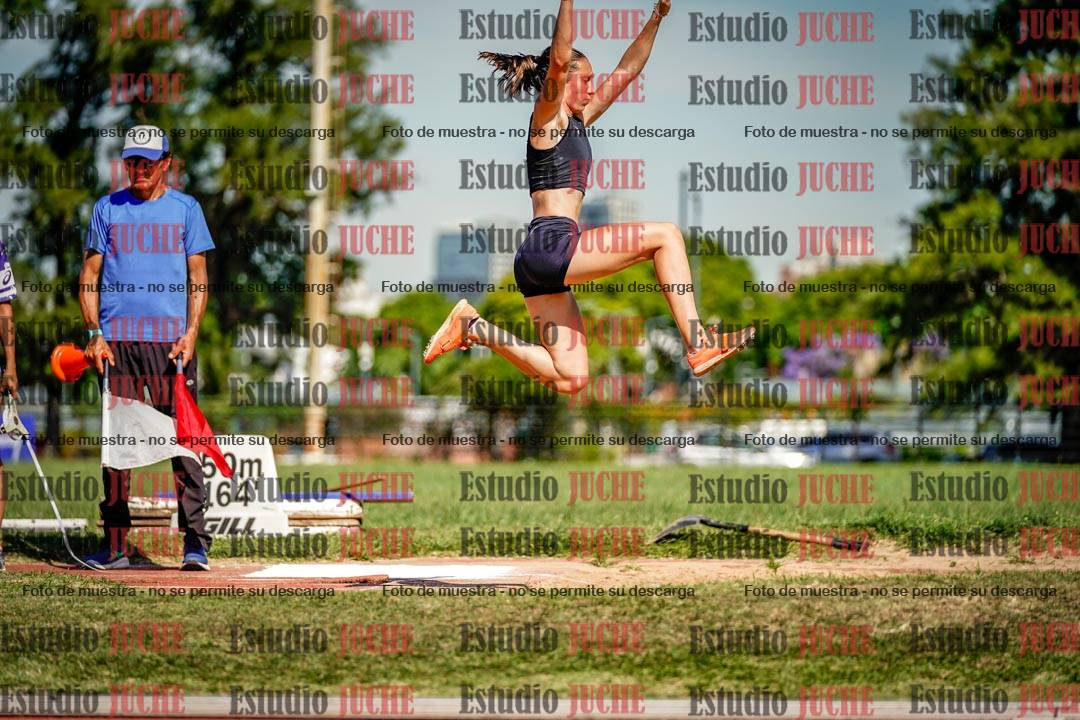 Fotos del salto en largo de mujeres